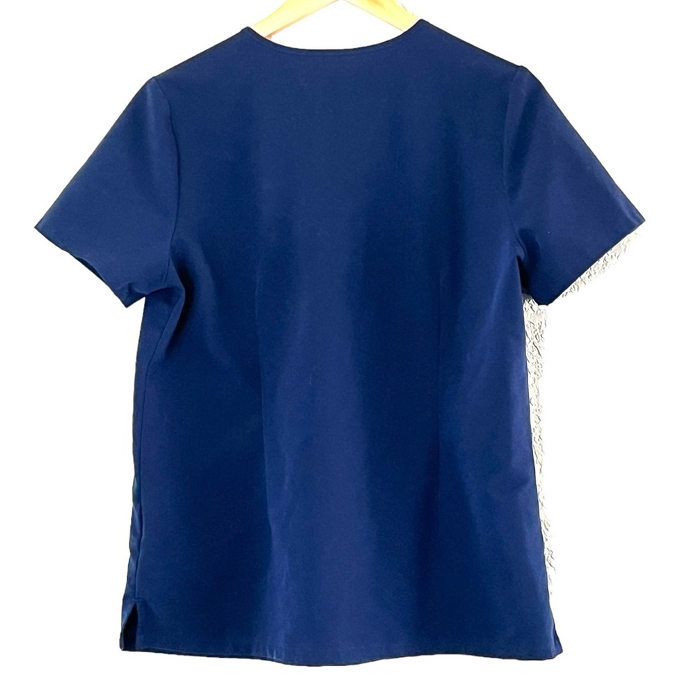 FIGS | Blue v-neck short sleeve technician medical scrubs shirt size med… - Picture 5 of 8
